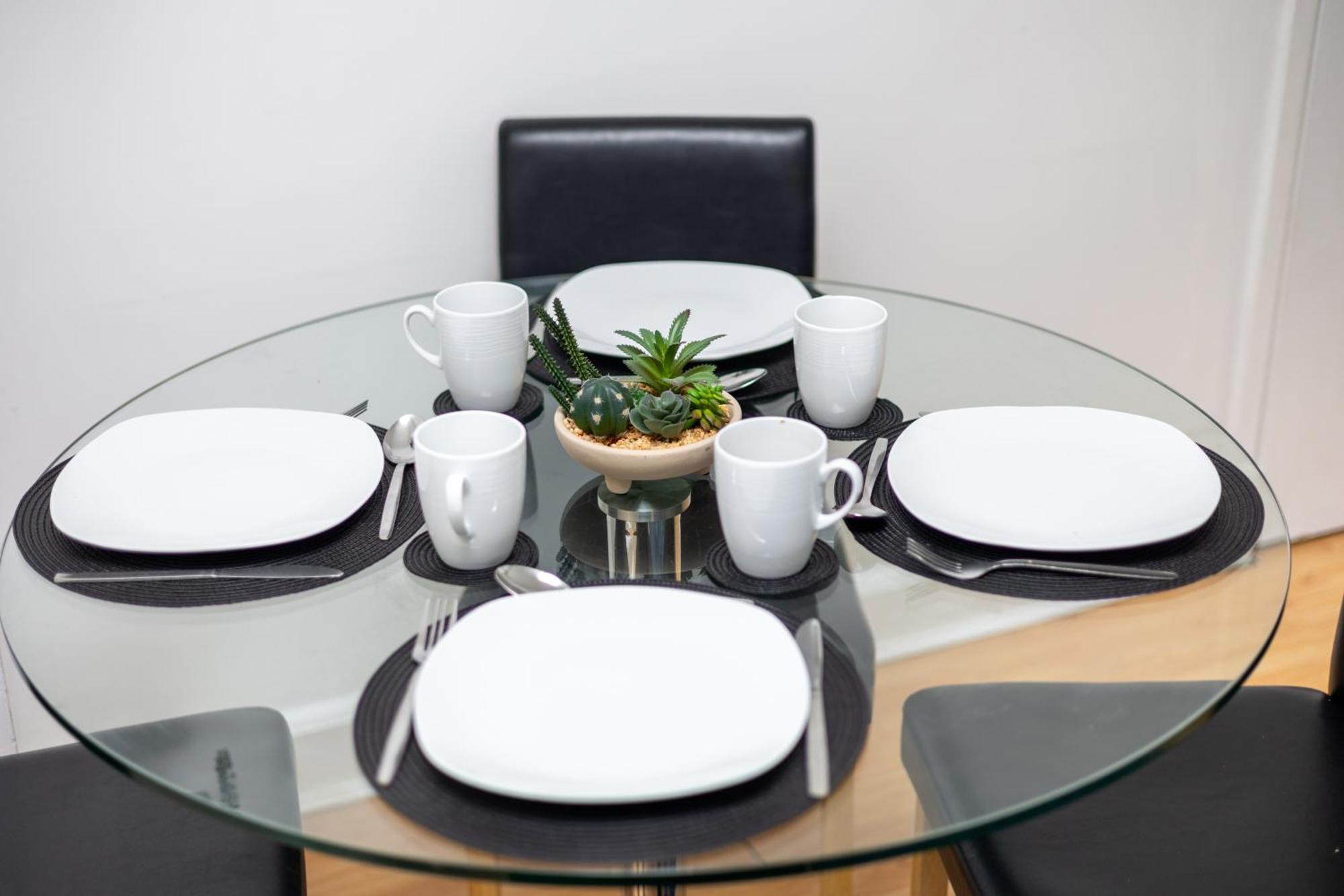Spacious 3 Bedroom Ground Floor Apartment - 10 Mins From City Centre Leeds  Extérieur photo