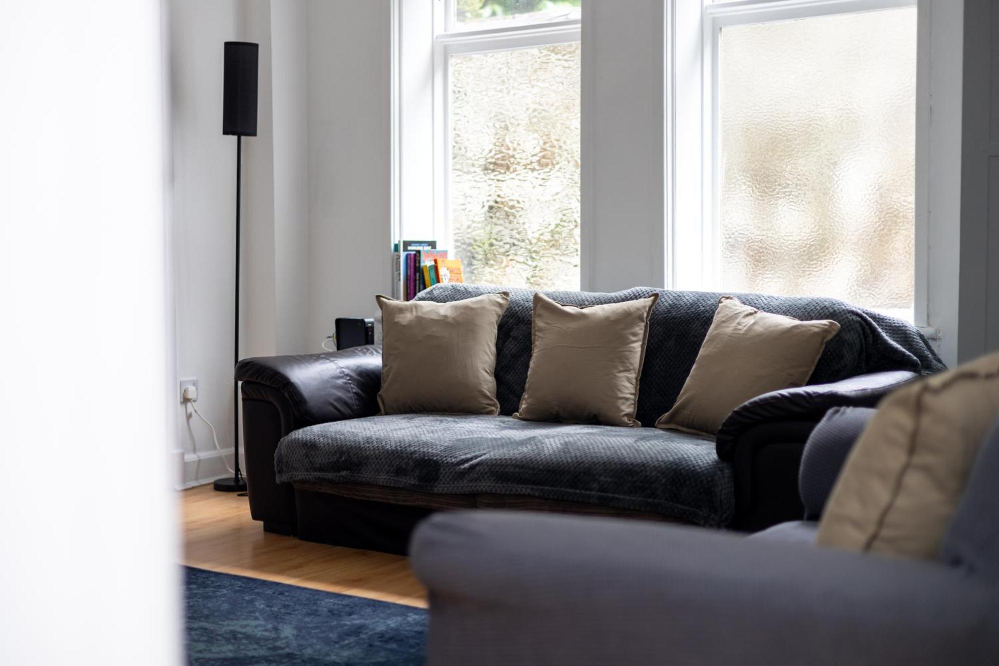 Spacious 3 Bedroom Ground Floor Apartment - 10 Mins From City Centre Leeds  Extérieur photo