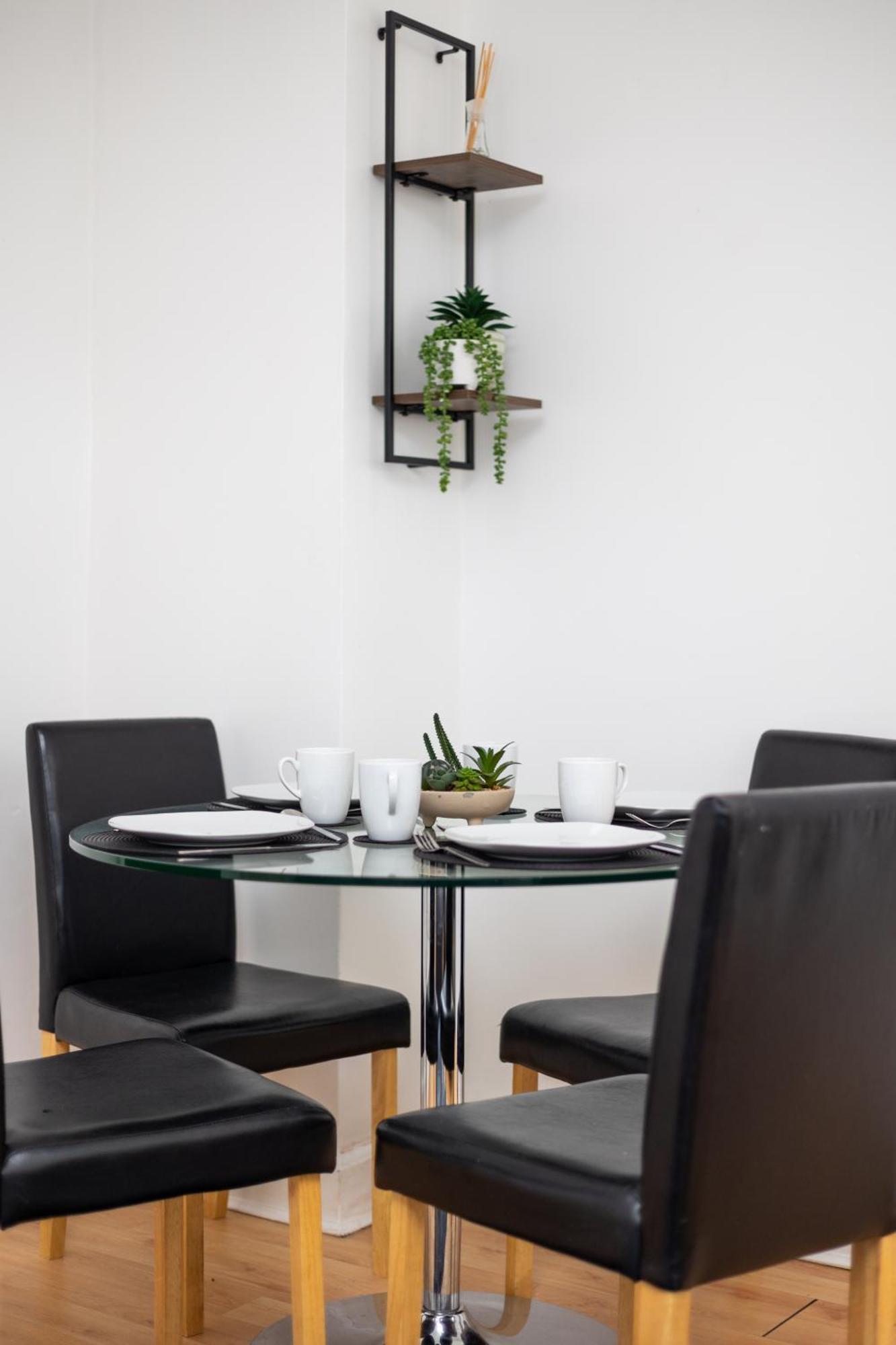 Spacious 3 Bedroom Ground Floor Apartment - 10 Mins From City Centre Leeds  Extérieur photo