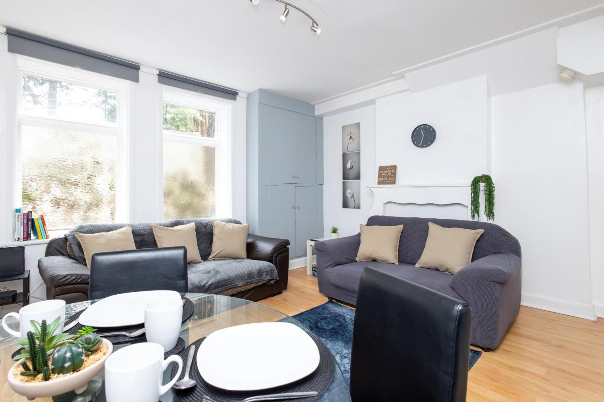 Spacious 3 Bedroom Ground Floor Apartment - 10 Mins From City Centre Leeds  Extérieur photo