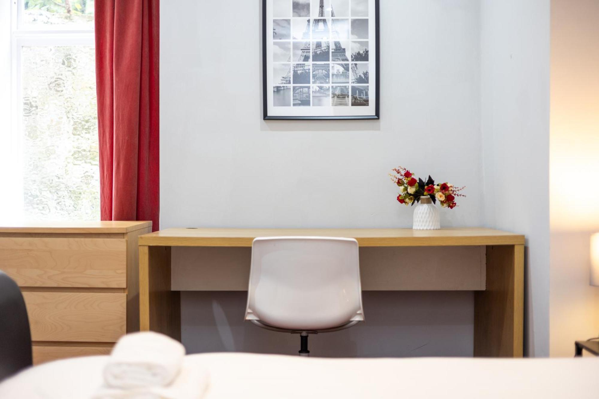 Spacious 3 Bedroom Ground Floor Apartment - 10 Mins From City Centre Leeds  Extérieur photo