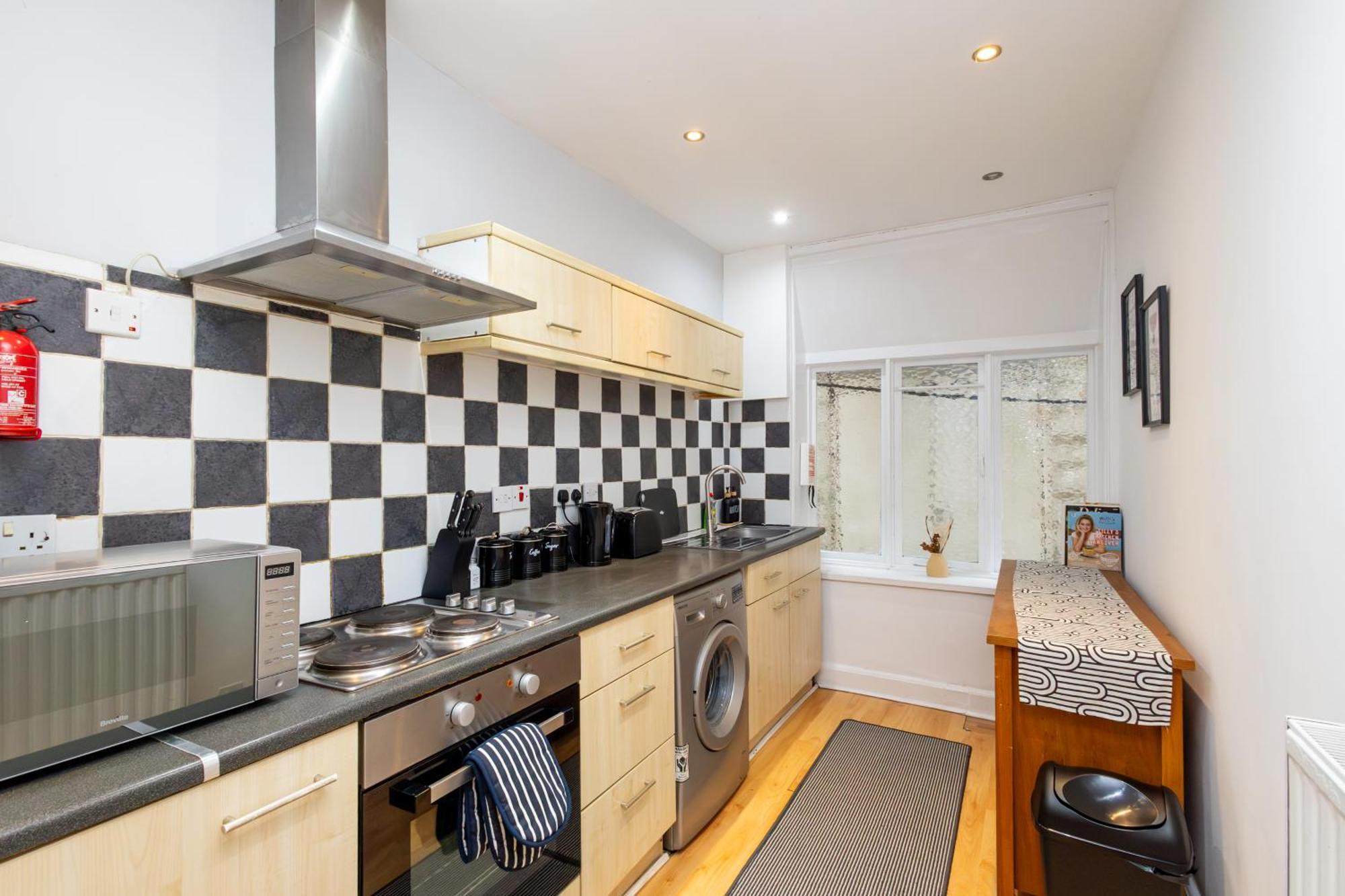 Spacious 3 Bedroom Ground Floor Apartment - 10 Mins From City Centre Leeds  Extérieur photo