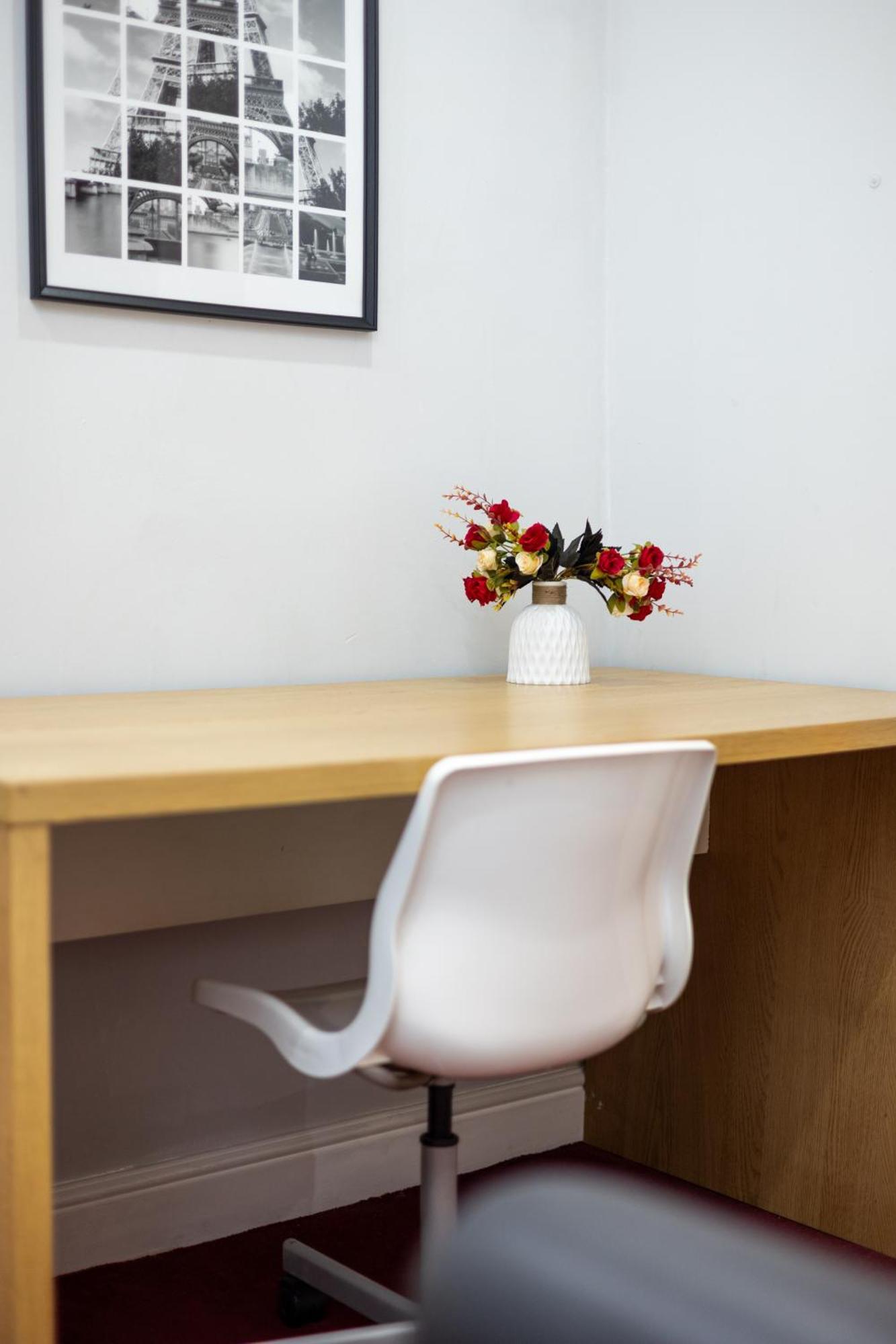 Spacious 3 Bedroom Ground Floor Apartment - 10 Mins From City Centre Leeds  Extérieur photo