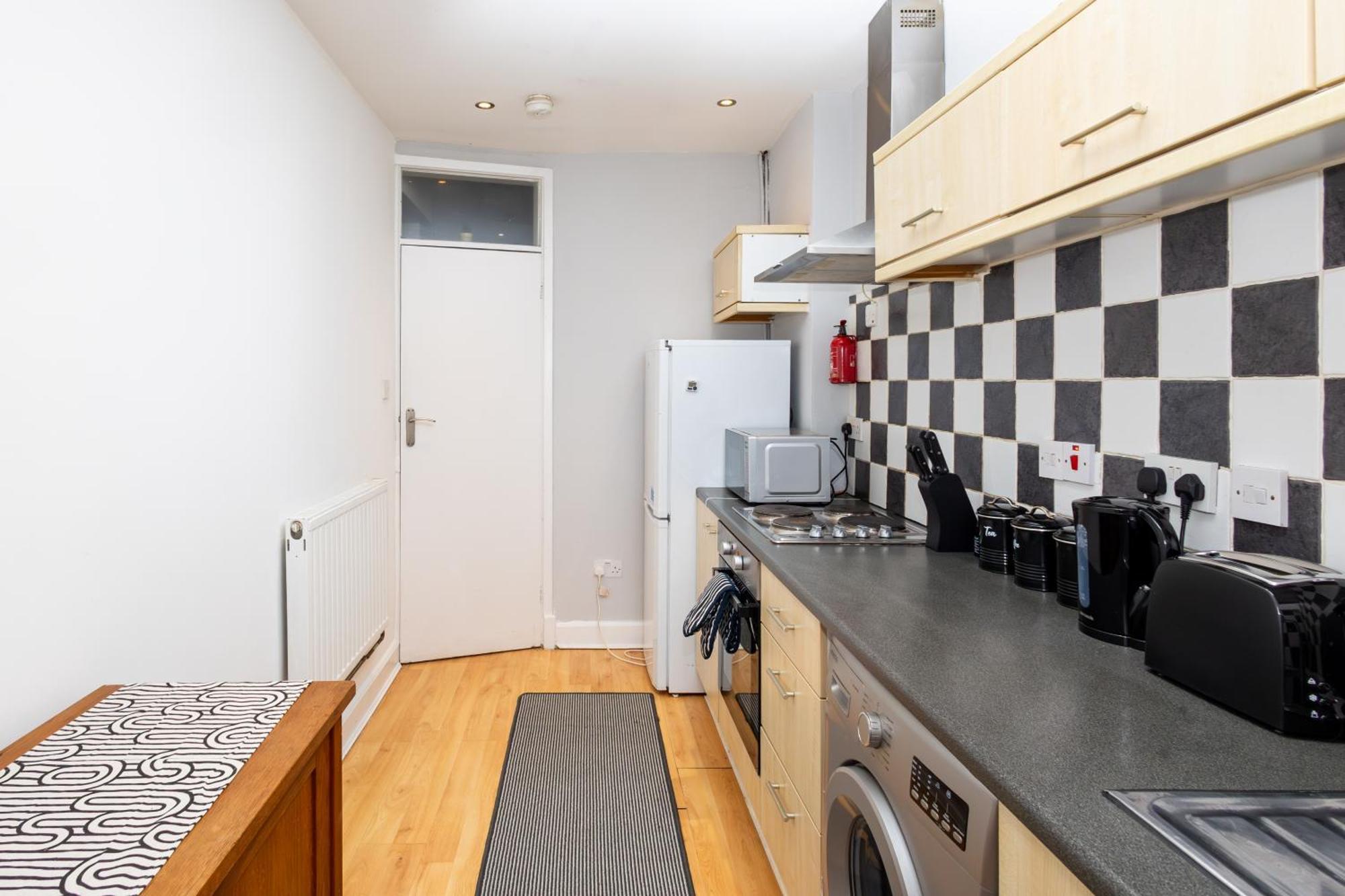 Spacious 3 Bedroom Ground Floor Apartment - 10 Mins From City Centre Leeds  Extérieur photo