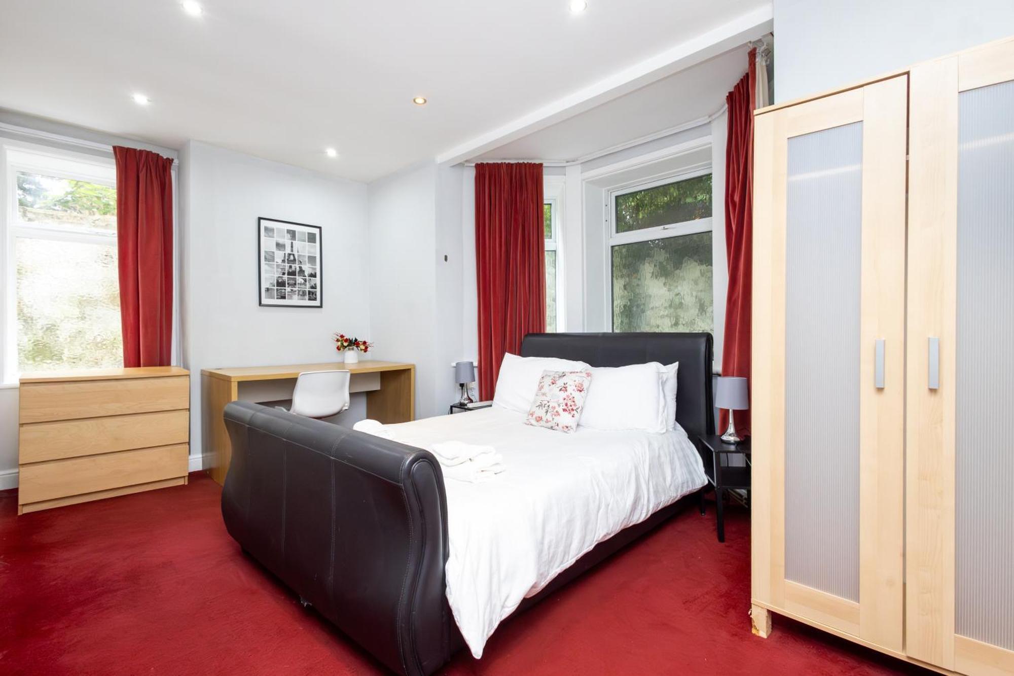 Spacious 3 Bedroom Ground Floor Apartment - 10 Mins From City Centre Leeds  Extérieur photo