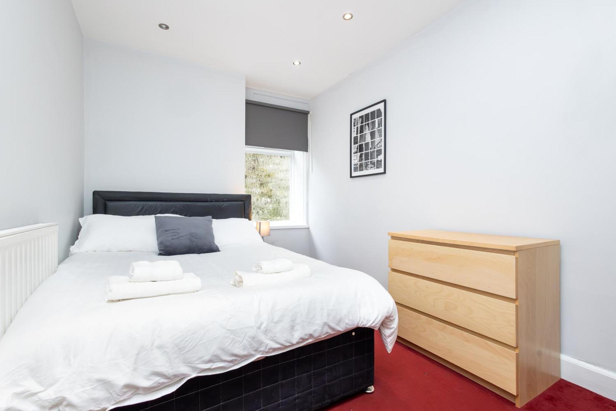 Spacious 3 Bedroom Ground Floor Apartment - 10 Mins From City Centre Leeds  Extérieur photo
