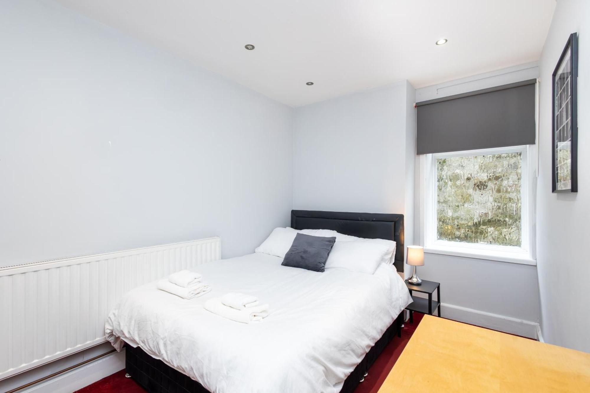 Spacious 3 Bedroom Ground Floor Apartment - 10 Mins From City Centre Leeds  Extérieur photo