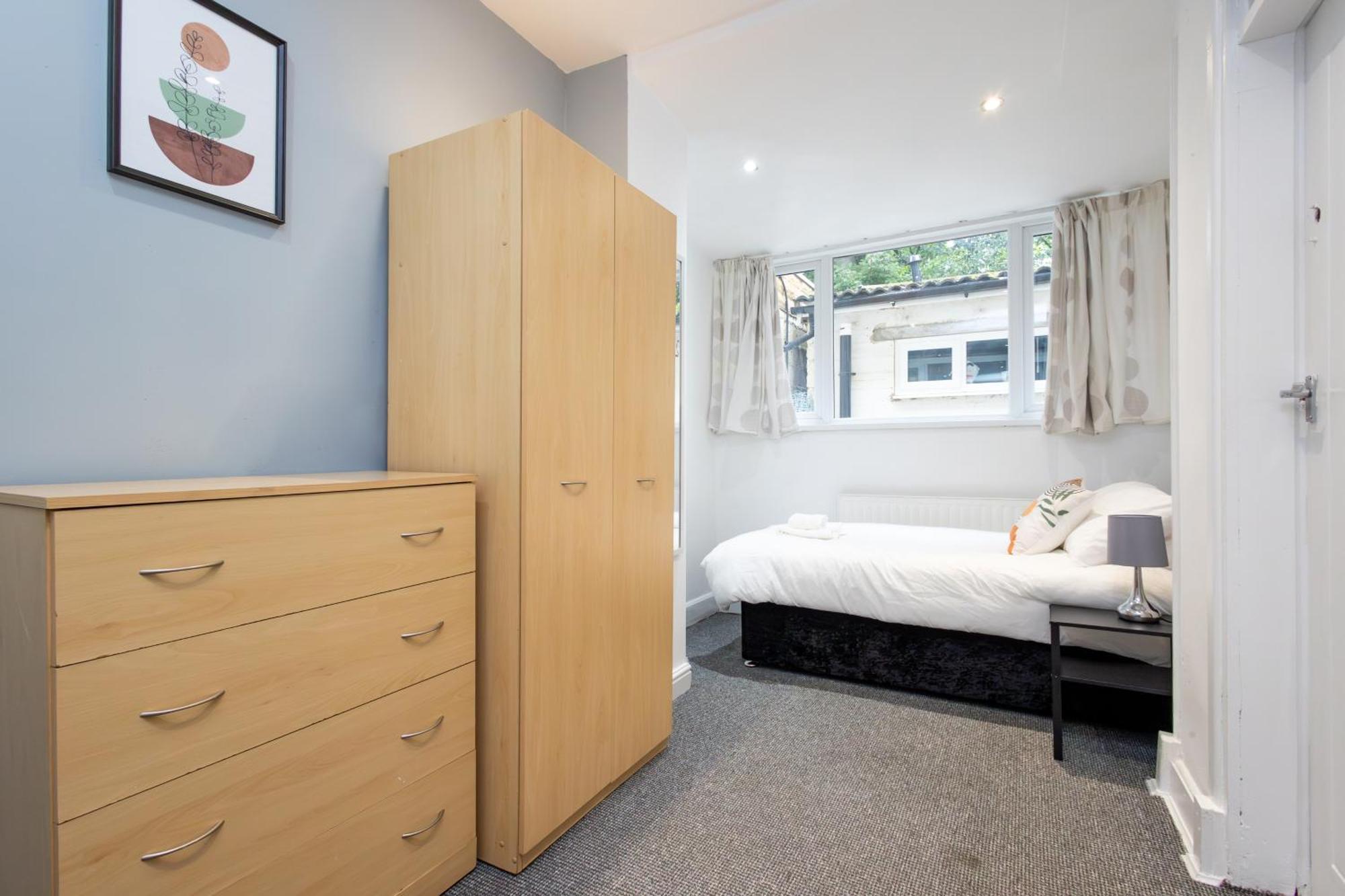 Spacious 3 Bedroom Ground Floor Apartment - 10 Mins From City Centre Leeds  Extérieur photo