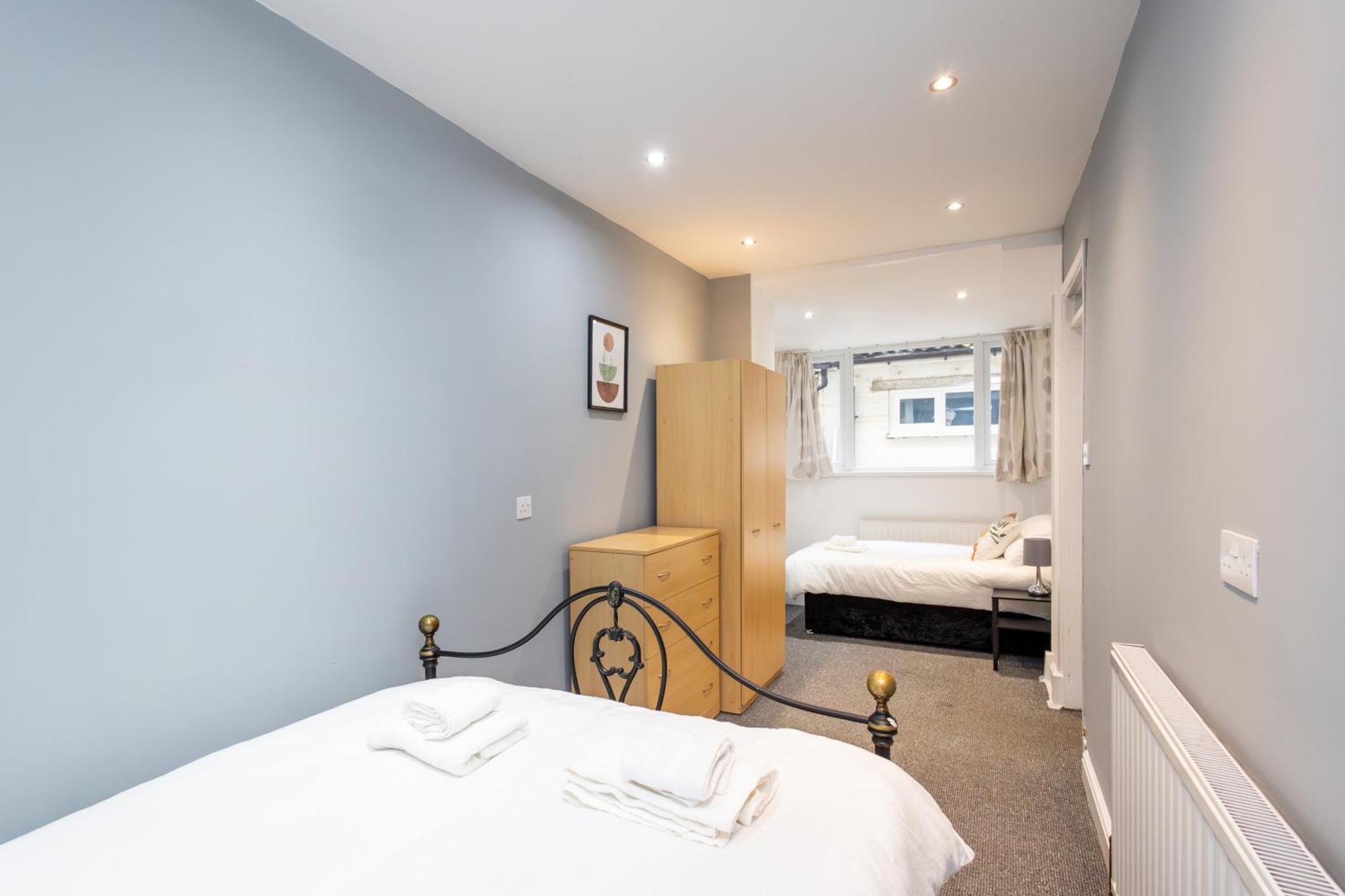 Spacious 3 Bedroom Ground Floor Apartment - 10 Mins From City Centre Leeds  Extérieur photo