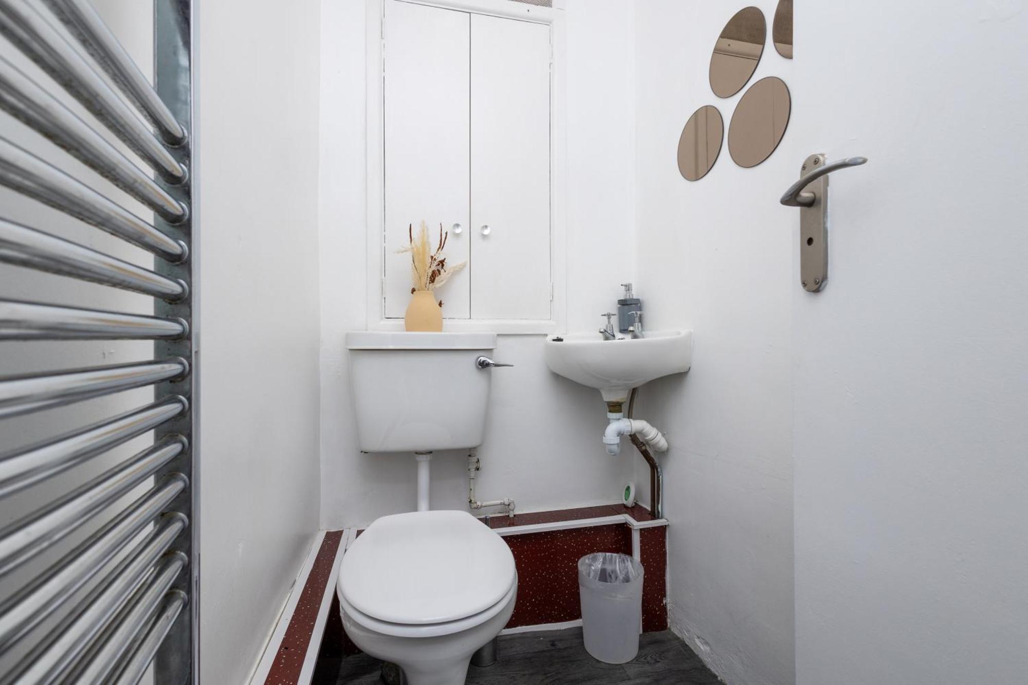 Spacious 3 Bedroom Ground Floor Apartment - 10 Mins From City Centre Leeds  Extérieur photo